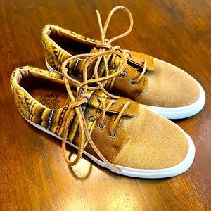 Mipacha shoe size 40 size 9 leather/Aztec
